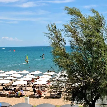 Brezza Di Mare Appartamento Fronte Spiaggia Formia Exterior photo