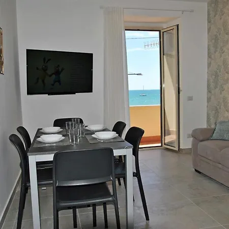 Brezza Di Mare Appartamento Fronte Spiaggia Formia Exterior photo