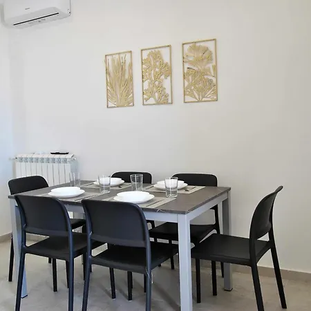Brezza Di Mare Appartamento Fronte Spiaggia Formia Exterior photo